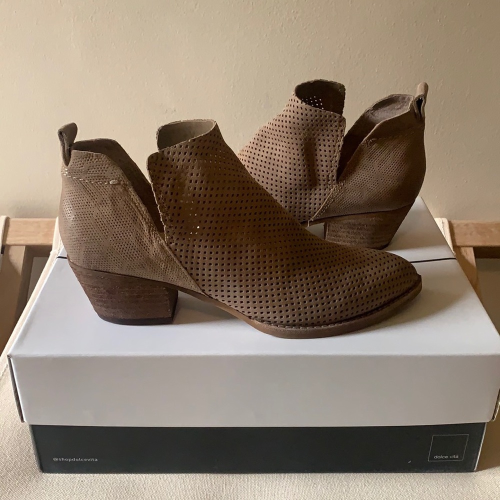 BNIB Dolce Vita Sonya Booties